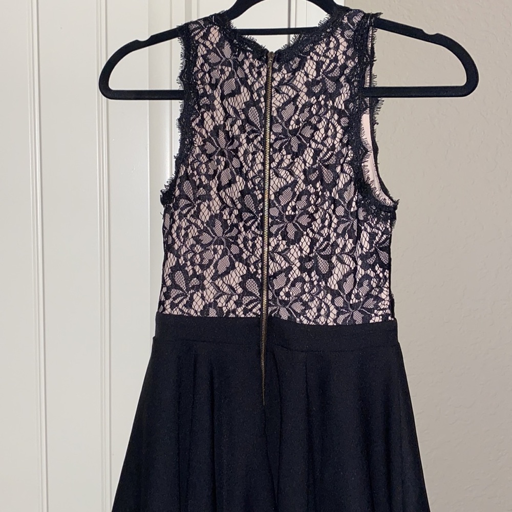 Gorgeous lace Francescas dress - Picture 3 of 4
